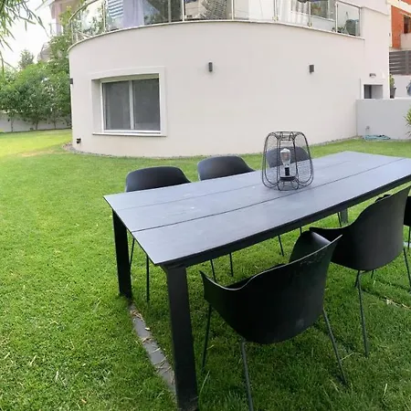 The Roundhouse Apartment Palaiontsiflikion Exterior photo
